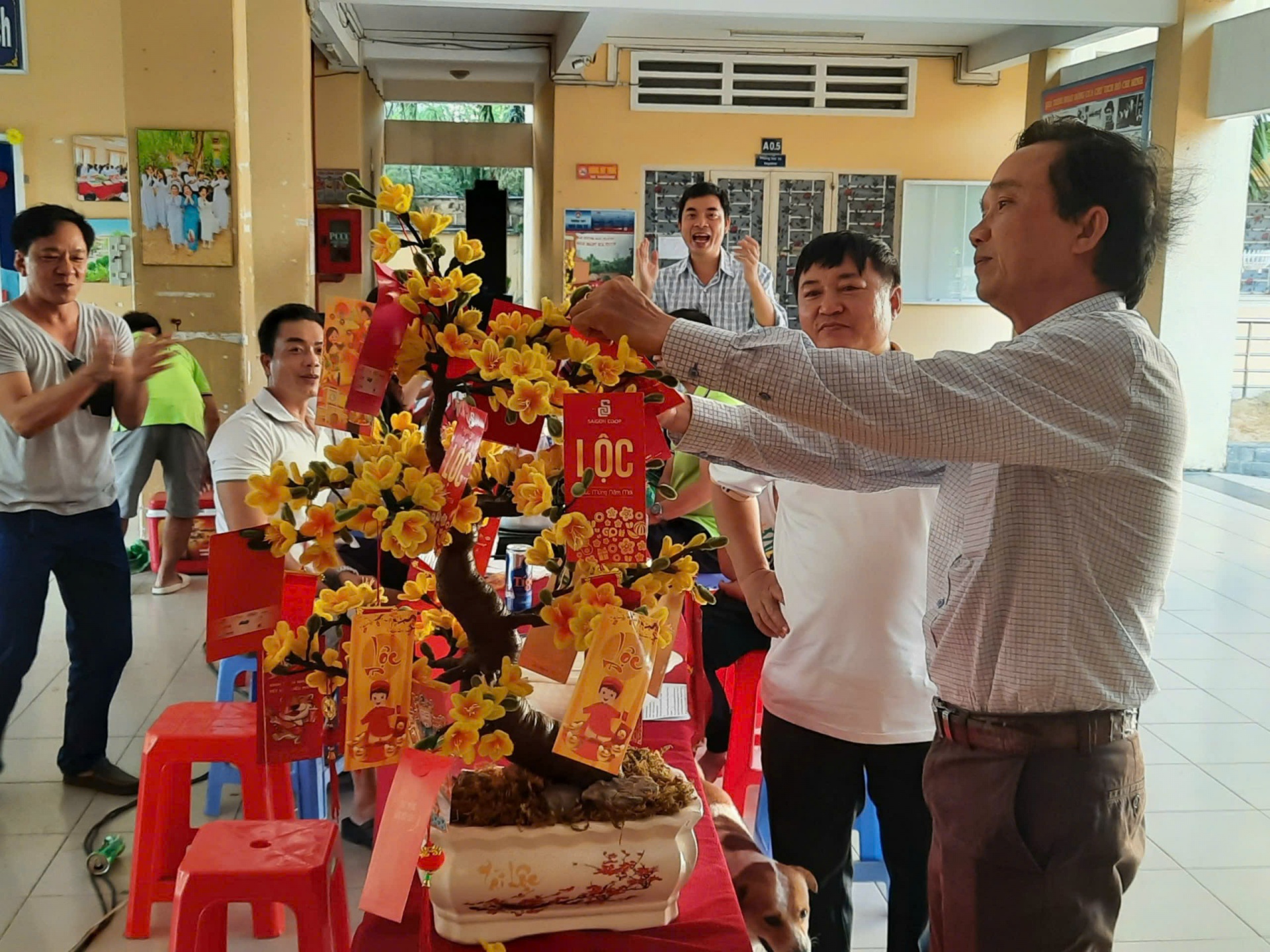 Những việc làm nhân văn của Công đoàn Trường THPT Ngô Gia Tự