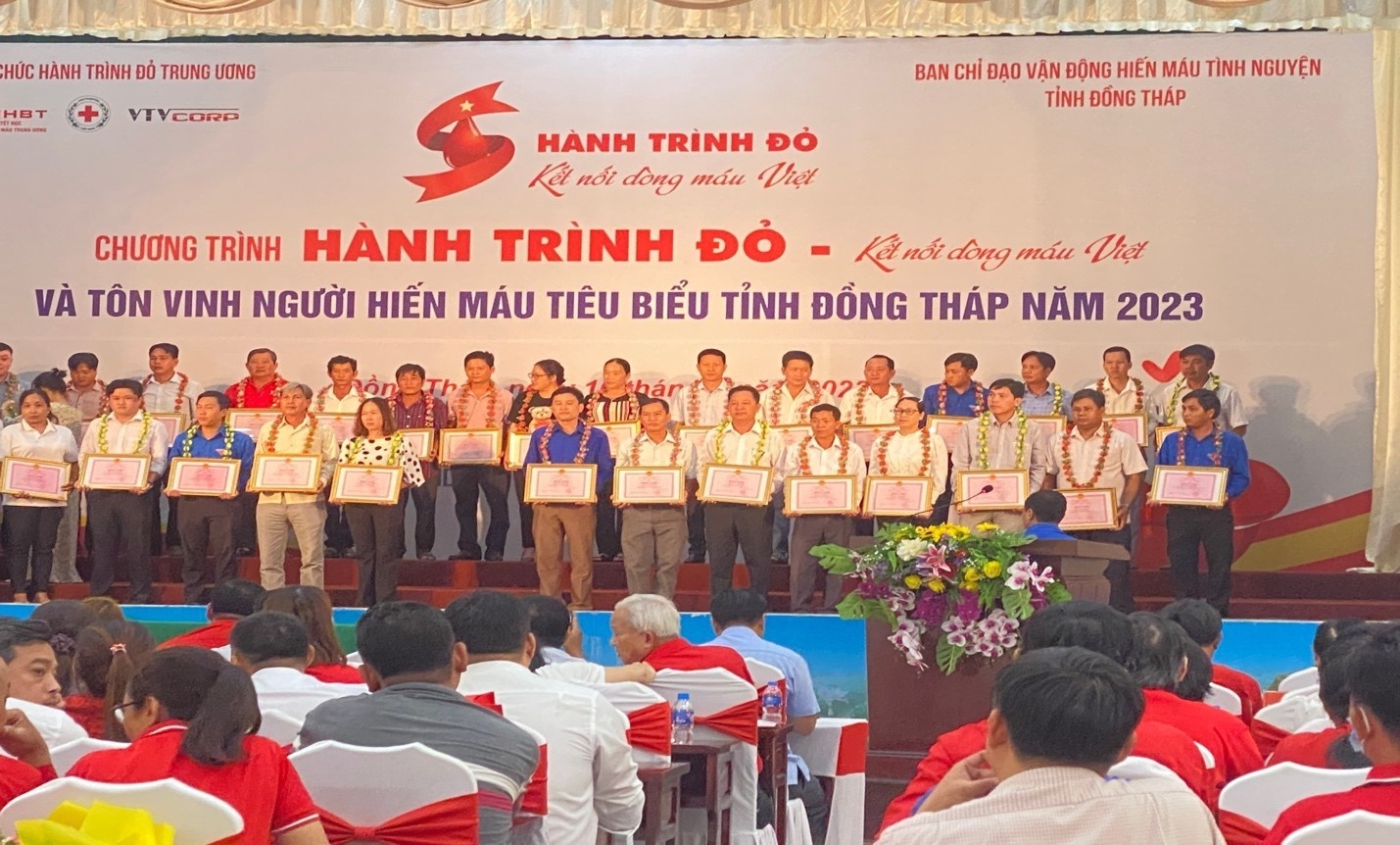 Người Chủ tịch Công đoàn gương mẫu ở Hồng Ngự Người Chủ tịch Công đoàn gương mẫu ở Hồng Ngự