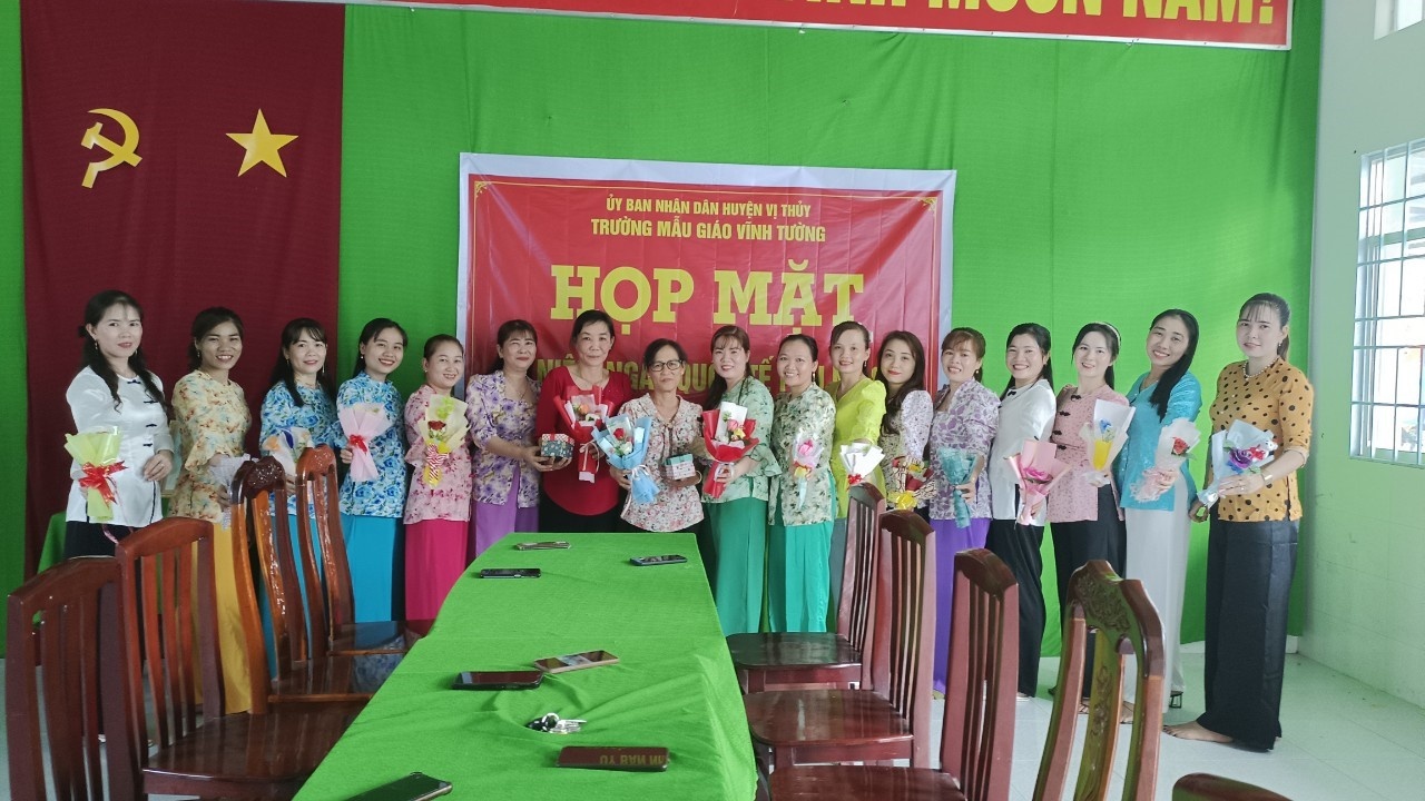 Chủ tịch Công đoàn Võ Thị Hoa Lý - mẹ hiền của trẻ tự kỷ Chủ tịch Công đoàn Võ Thị Hoa Lý - mẹ hiền của trẻ tự kỷ