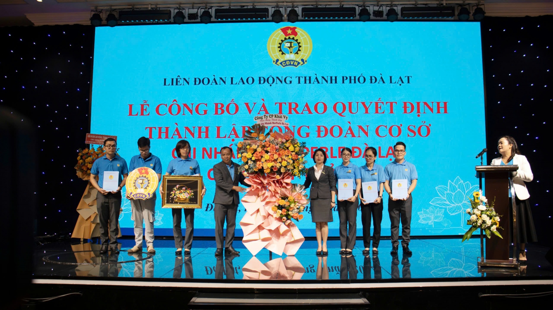 Thành lập công đoàn cơ sở 243 đoàn viên ở Đà Lạt: Trang nghiêm, phấn khởi Thành lập công đoàn cơ sở 243 đoàn viên ở Đà Lạt: Trang nghiêm, phấn khởi