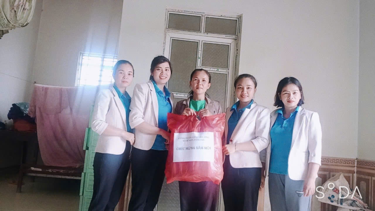 Những vòng tay ân tình giúp cô giáo nghèo Cao Bằng vượt lên nghịch cảnh