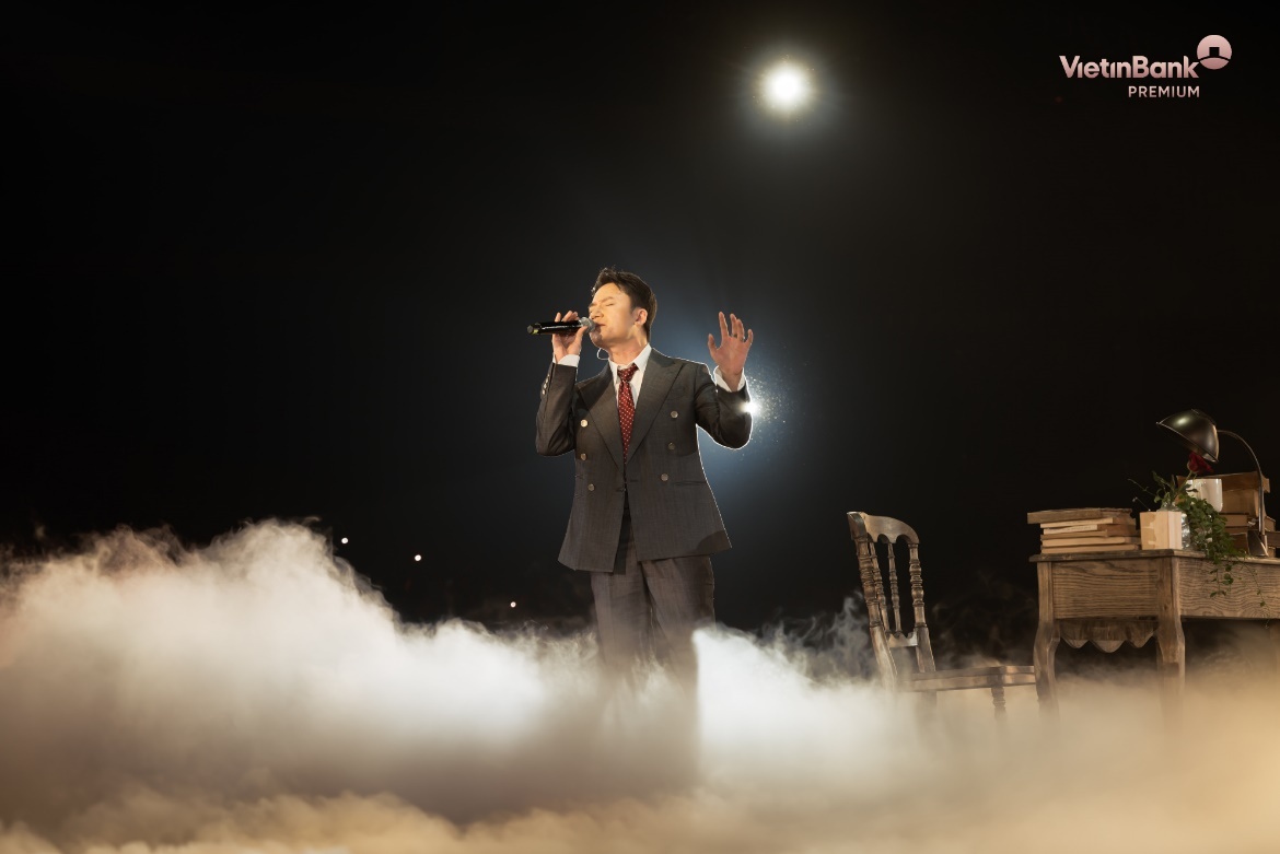 Phan Mạnh Quỳnh “kể chuyện” bằng tình ca trên sân khấu “SỐNG TRỌN TINH HOA” Phan Mạnh Quỳnh “kể chuyện” bằng tình ca trên sân khấu “SỐNG TRỌN TINH HOA”