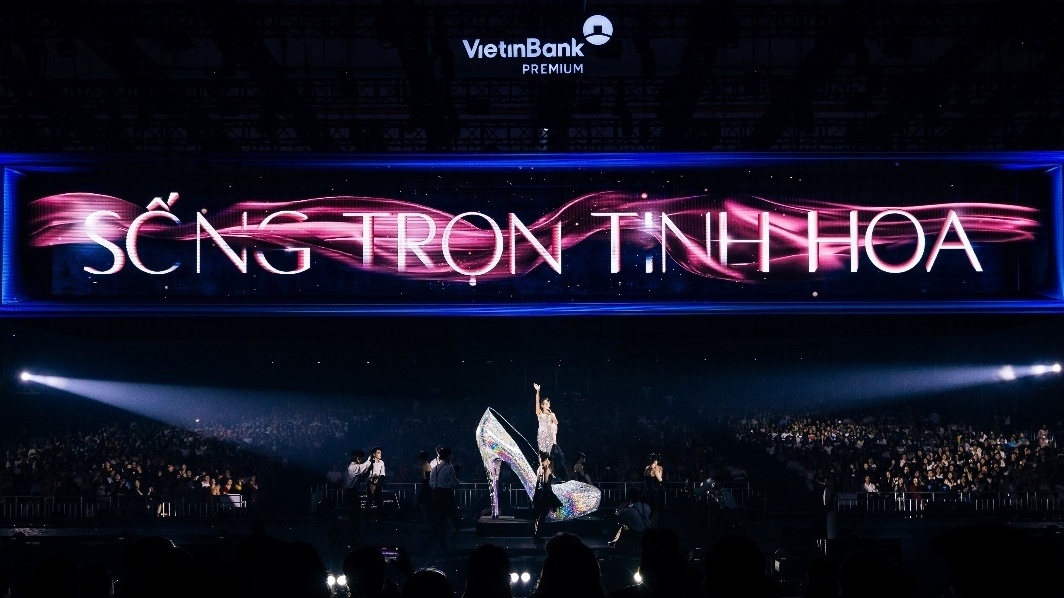 Bùng nổ cảm xúc đêm nhạc "Sống trọn tinh hoa", đánh dấu hành trình 10 năm VietinBank Premium