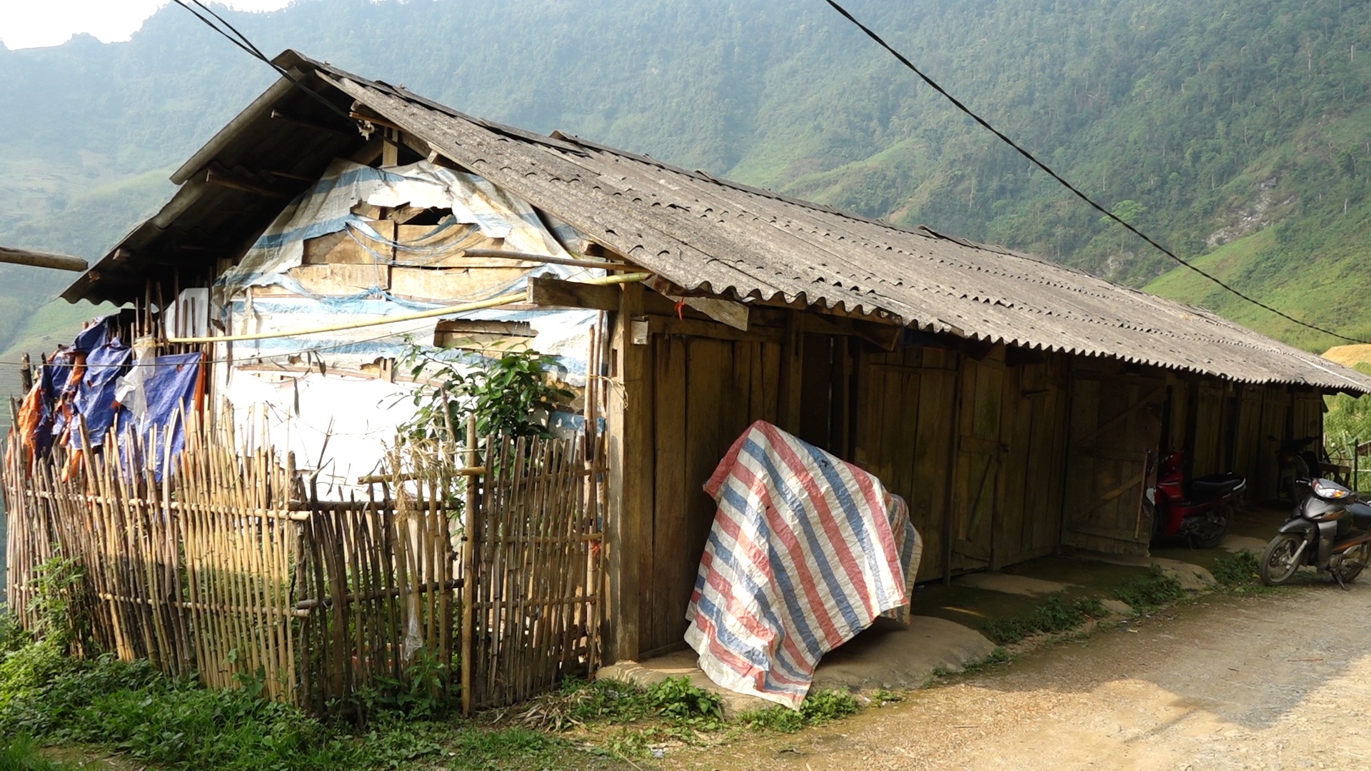Hoàn thiện chính sách nhằm chăm lo, thúc đẩy chất lượng đội ngũ giáo viên vùng khó khăn