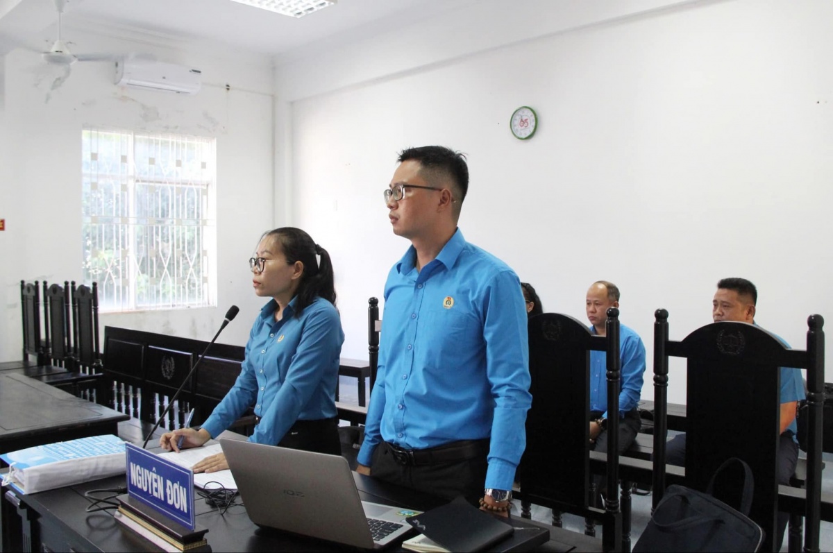 Người lao động phấn khởi trước tin Công đoàn thắng kiện Người lao động phấn khởi trước tin Công đoàn thắng kiện