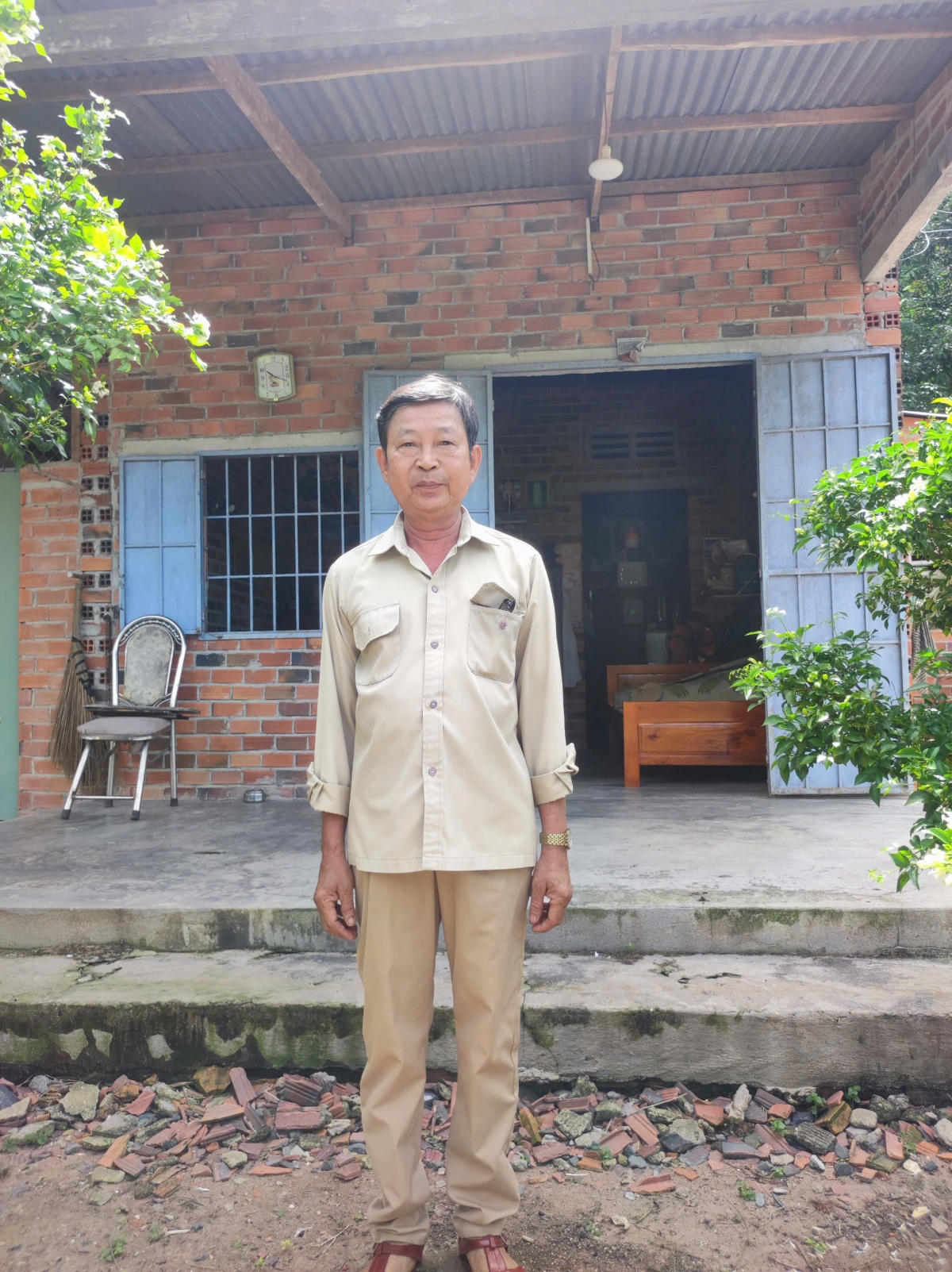 Người thầy độc thân mà không cô đơn nhờ 