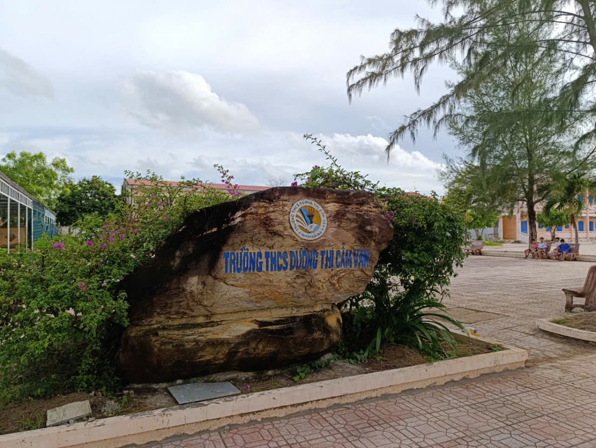 Công đoàn Trường THCS Dương Thị Cẩm Vân thắp sáng niềm đam mê nghề giáo trong tôi Công đoàn Trường THCS Dương Thị Cẩm Vân thắp sáng niềm đam mê nghề giáo trong tôi