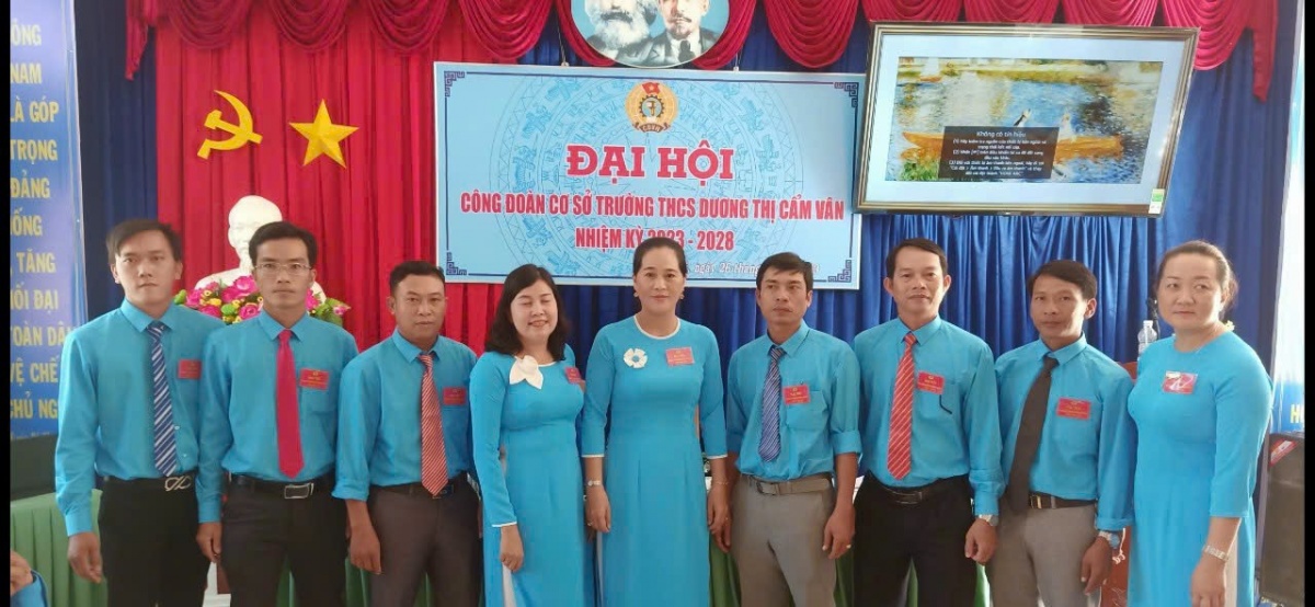 Công đoàn Trường THCS Dương Thị Cẩm Vân thắp sáng niềm đam mê nghề giáo trong tôi Công đoàn Trường THCS Dương Thị Cẩm Vân thắp sáng niềm đam mê nghề giáo trong tôi