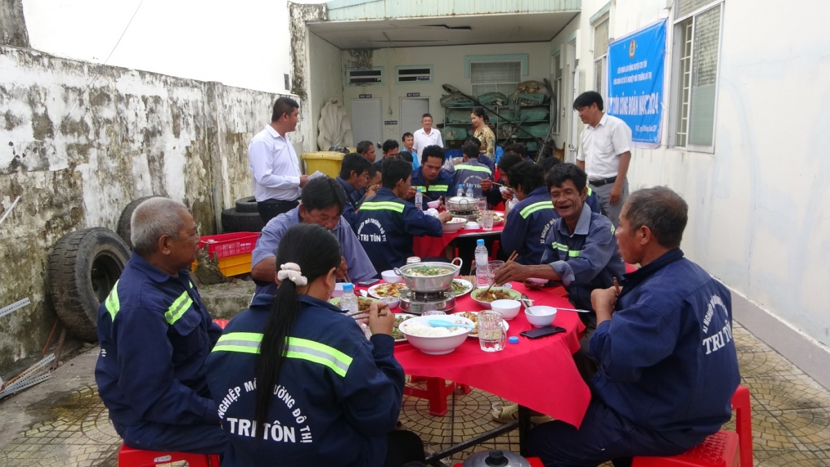 Ấm áp những Ấm áp những