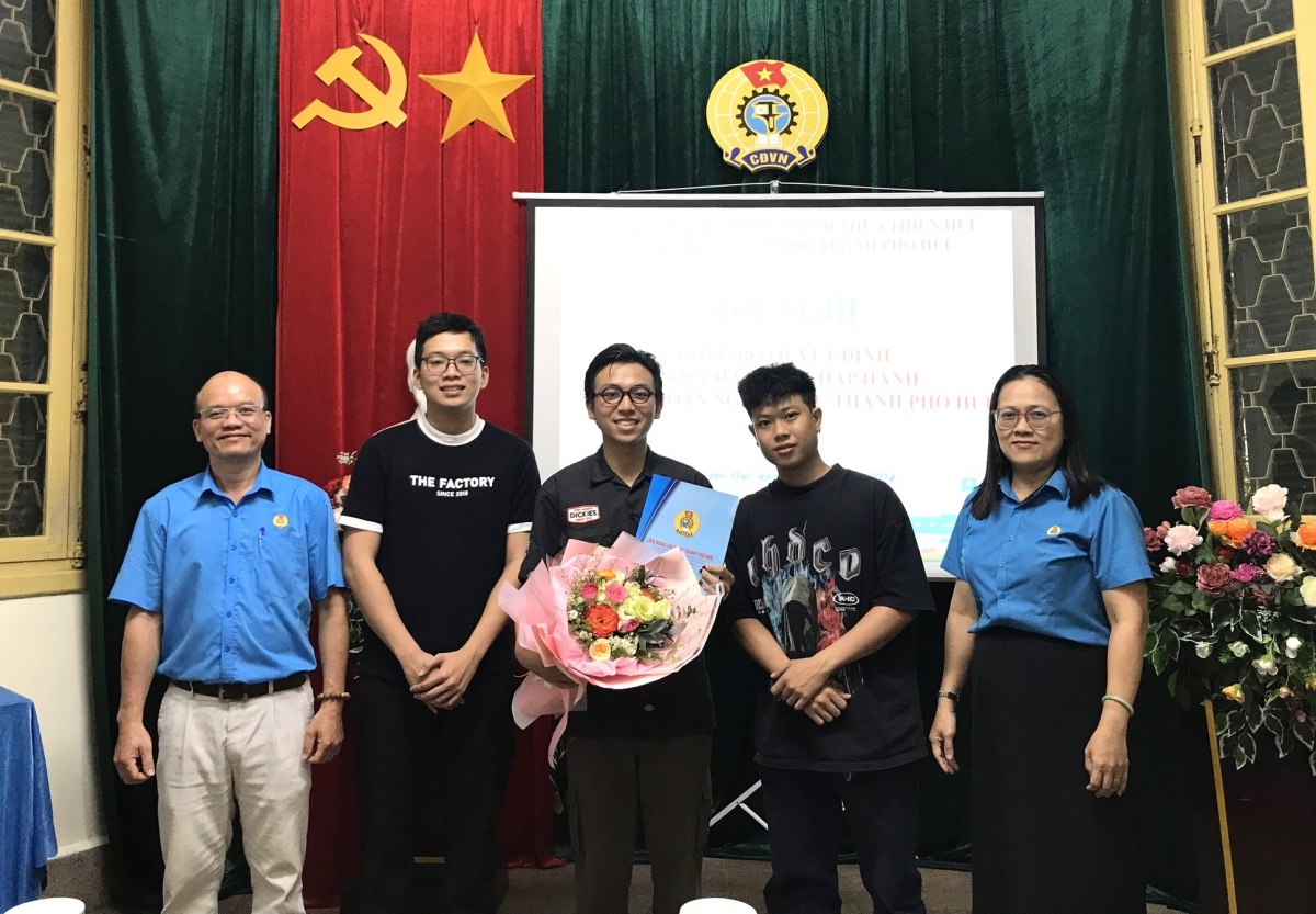 Thợ cắt tóc, thợ may và giáo viên tư thục vào nghiệp đoàn