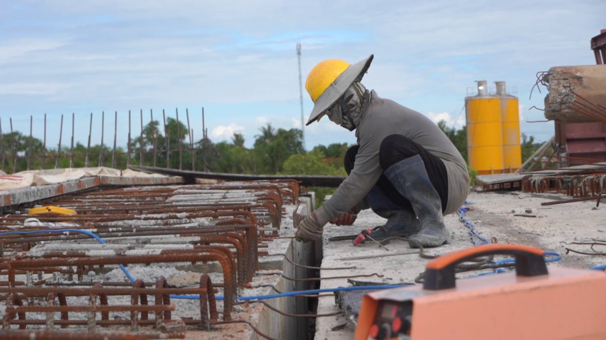 Công nhân hối hả trên công trường dịp lễ 2/9 Công nhân hối hả trên công trường dịp lễ 2/9