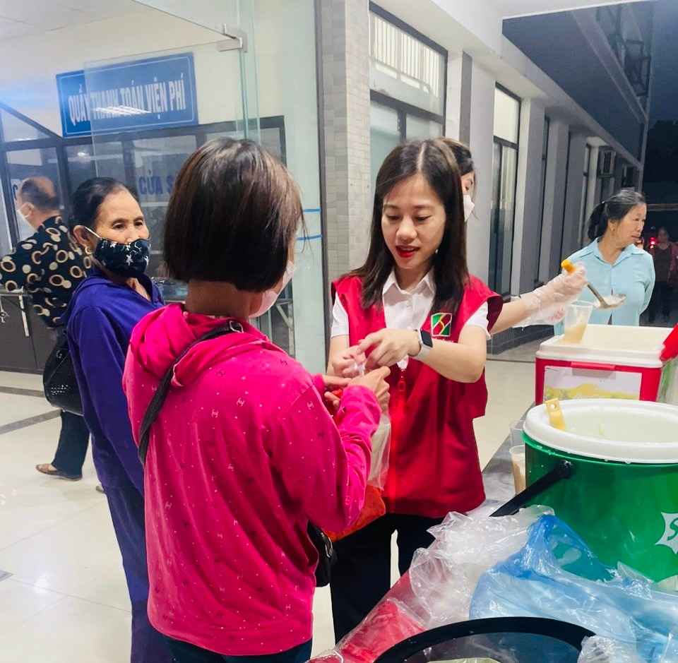 Nồi cháo tình thương của Công đoàn Agribank chi nhánh tỉnh Vĩnh Phúc