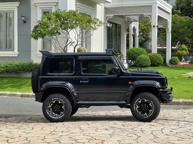 Suzuki Jimny mới lăn bánh 500 km rao bán 1,4 tỷ đồng Suzuki Jimny mới lăn bánh 500 km rao bán 1,4 tỷ đồng