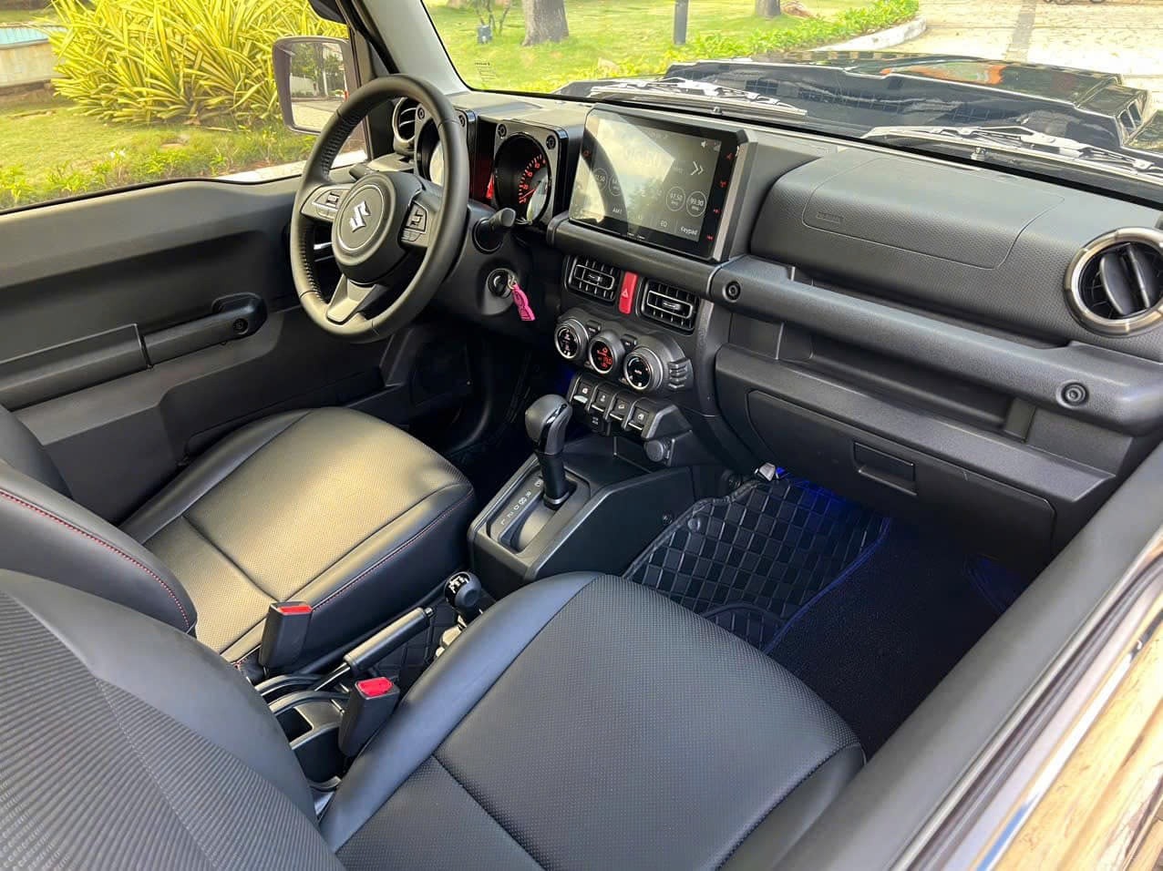 Suzuki Jimny mới lăn bánh 500 km rao bán 1,4 tỷ đồng Suzuki Jimny mới lăn bánh 500 km rao bán 1,4 tỷ đồng