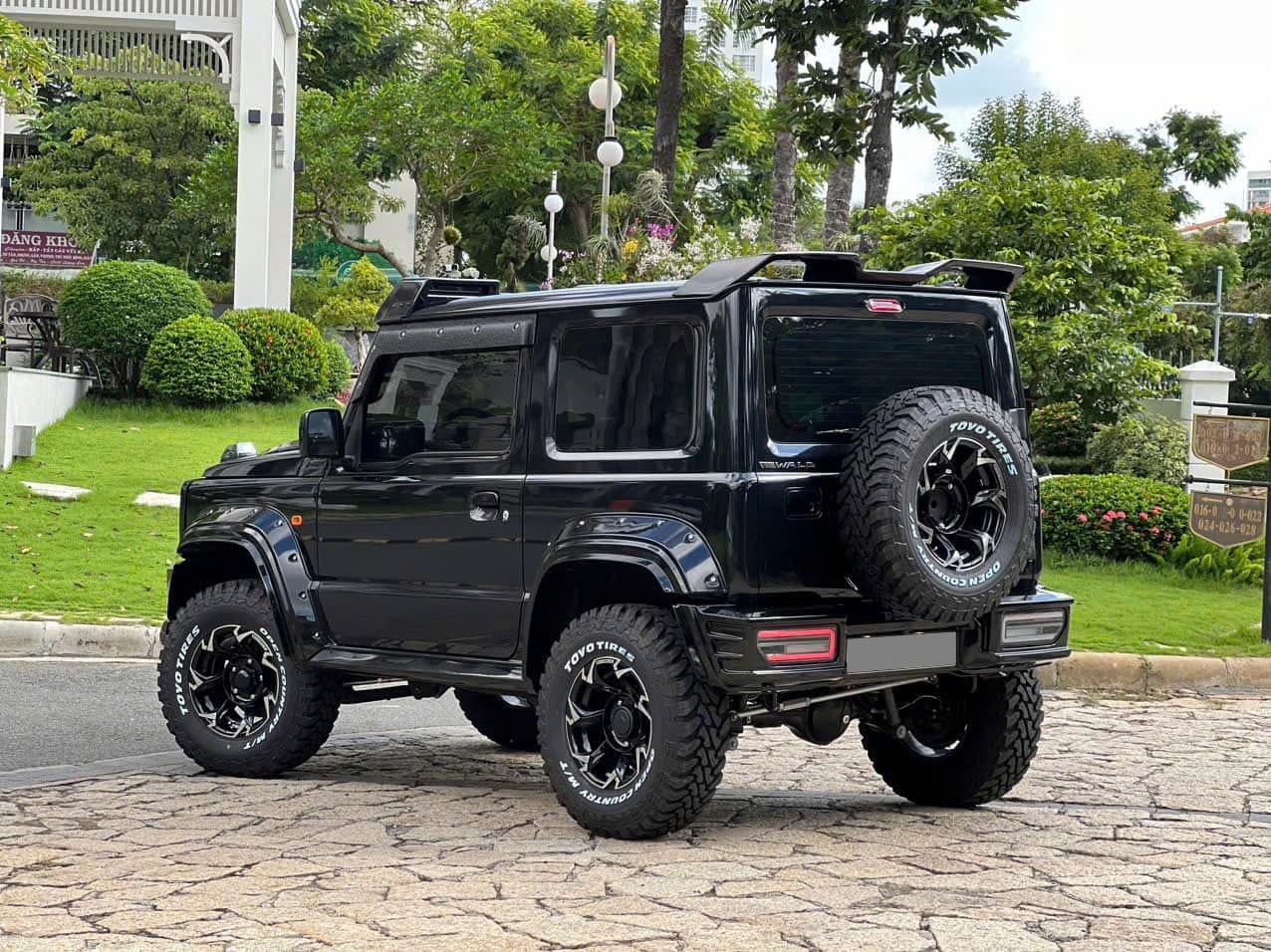 Suzuki Jimny mới lăn bánh 500 km rao bán 1,4 tỷ đồng Suzuki Jimny mới lăn bánh 500 km rao bán 1,4 tỷ đồng