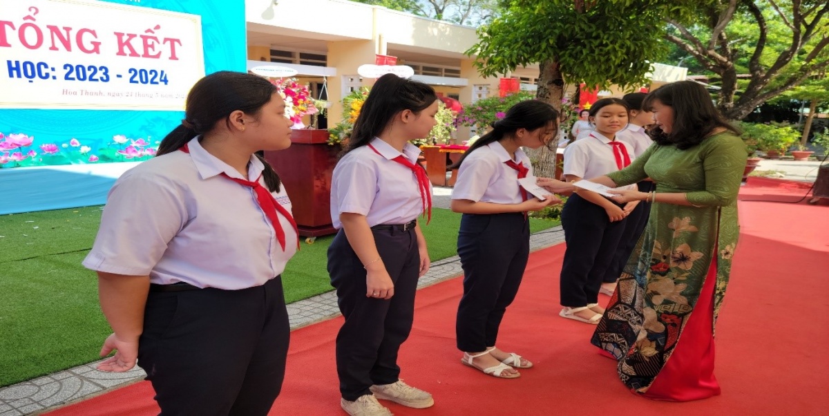 Cô tổng phụ trách Đội ở tuổi… bà ngoại của Trường Mạc Đĩnh Chi