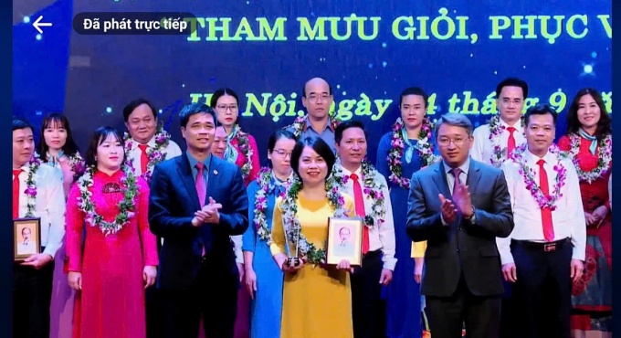 "Tham mưu giỏi, phục vụ tốt" góp phần xây dựng nhà nước pháp quyền xã hội chủ nghĩa "Tham mưu giỏi, phục vụ tốt" góp phần xây dựng nhà nước pháp quyền xã hội chủ nghĩa