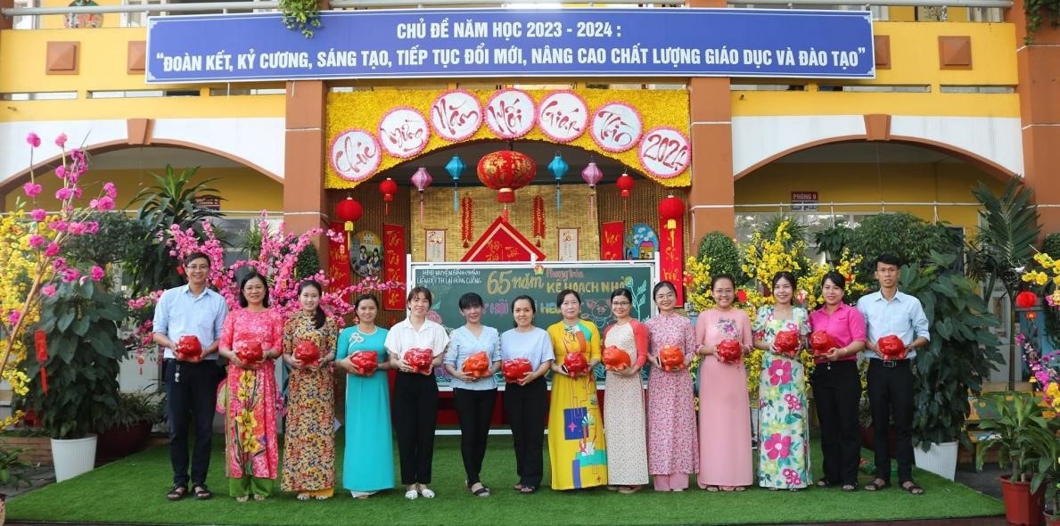 Thầy giáo Lê Minh Hoàng- Chủ tịch Công đoàn năng động