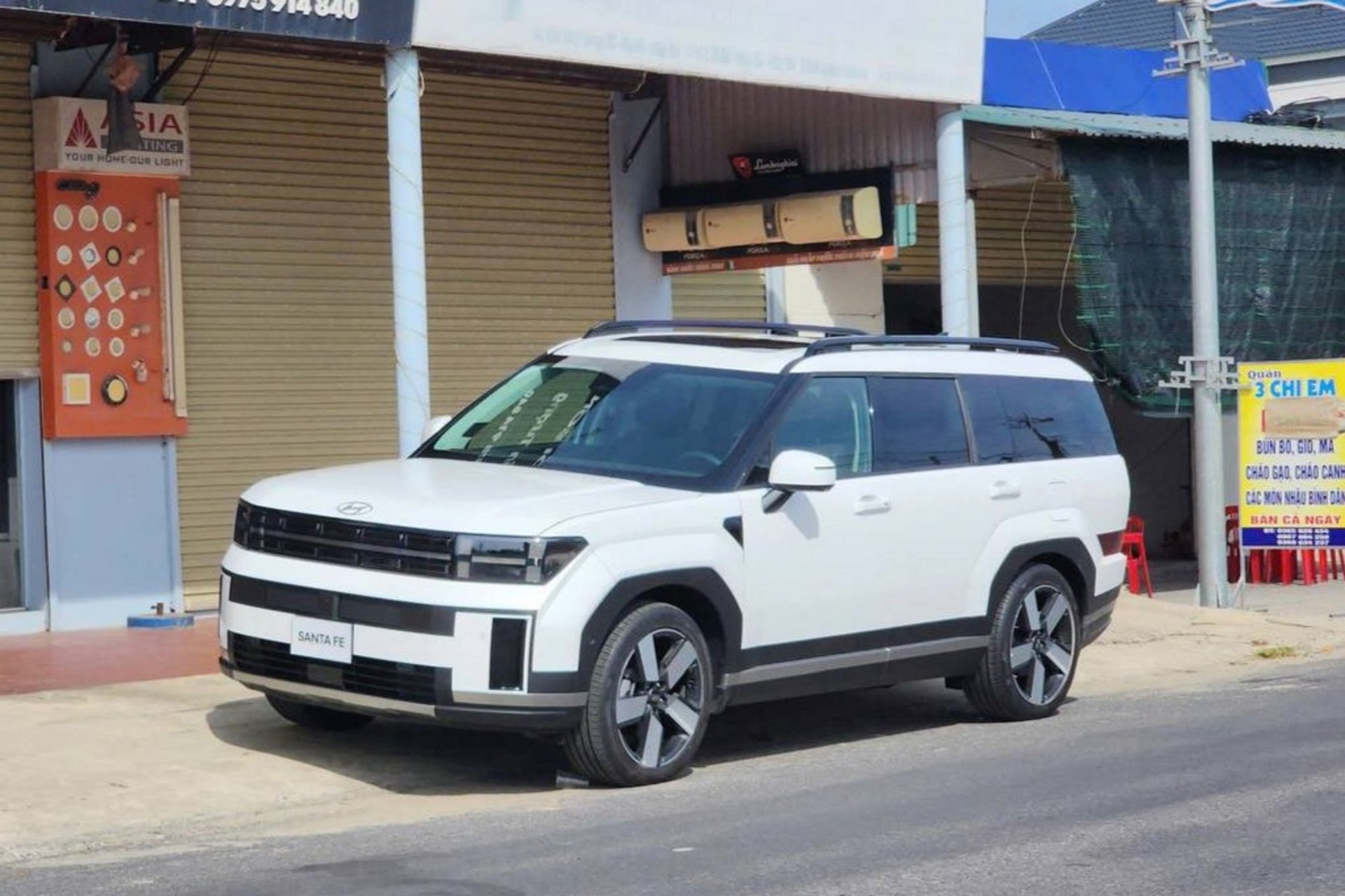 Hyundai Santa Fe 2024 lộ diện không ngụy trang trước ngày ra mắt 20/9 Hyundai Santa Fe 2024 lộ diện không ngụy trang trước ngày ra mắt 20/9