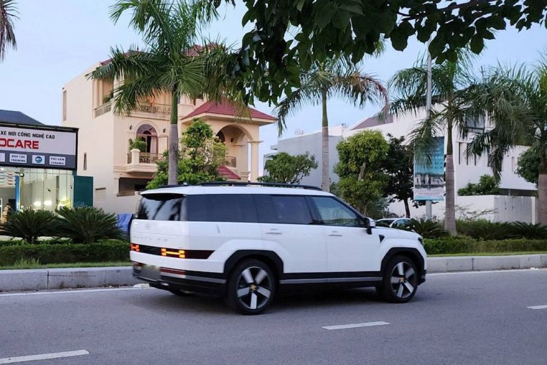 Hyundai Santa Fe 2024 lộ diện không ngụy trang trước ngày ra mắt 20/9 Hyundai Santa Fe 2024 lộ diện không ngụy trang trước ngày ra mắt 20/9