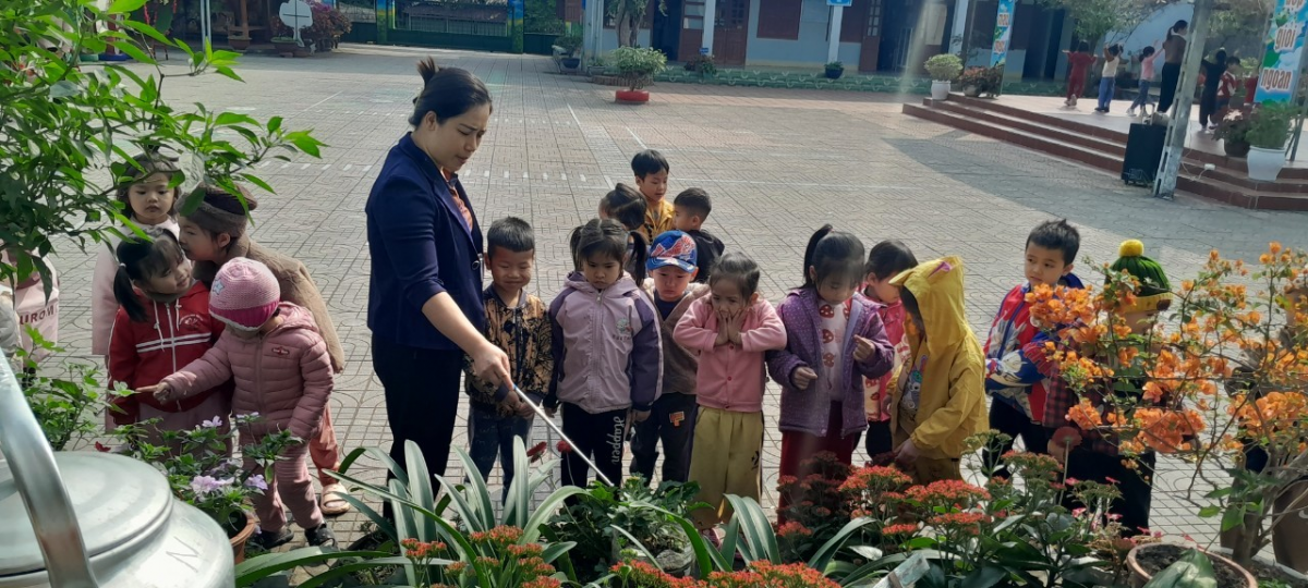 Cô giáo nghèo vượt qua nghịch cảnh ở vùng cao Na Rì Cô giáo nghèo vượt qua nghịch cảnh ở vùng cao Na Rì