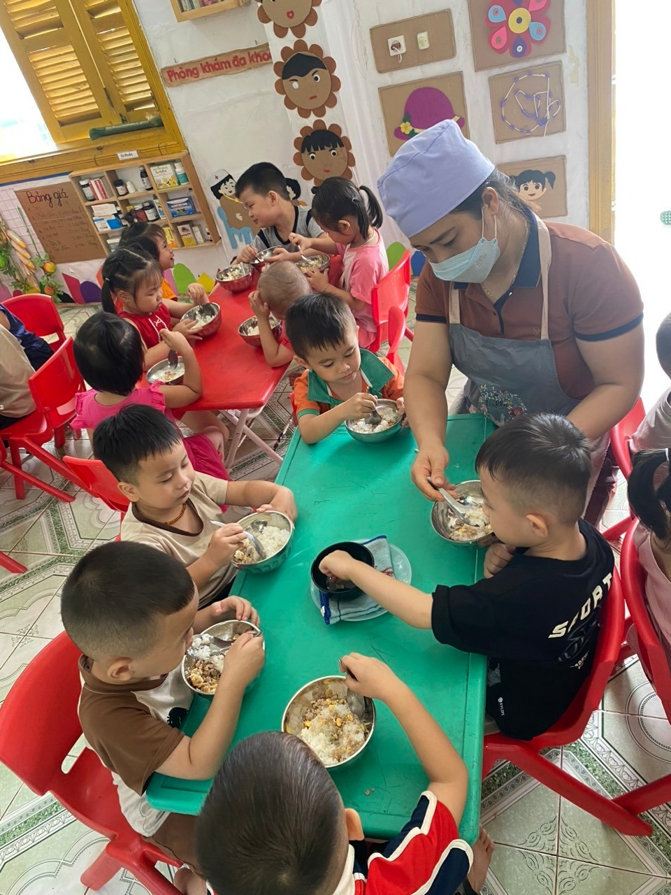 Cô giáo nghèo vượt qua nghịch cảnh ở vùng cao Na Rì Cô giáo nghèo vượt qua nghịch cảnh ở vùng cao Na Rì