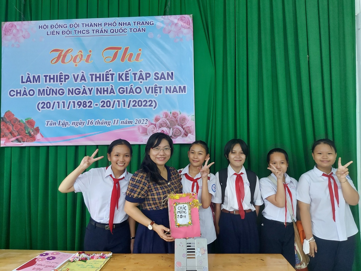 Tấm gương cán bộ Công đoàn năng động, sáng tạo của Trường THCS Trần Quốc Toản Tấm gương cán bộ Công đoàn năng động, sáng tạo của Trường THCS Trần Quốc Toản