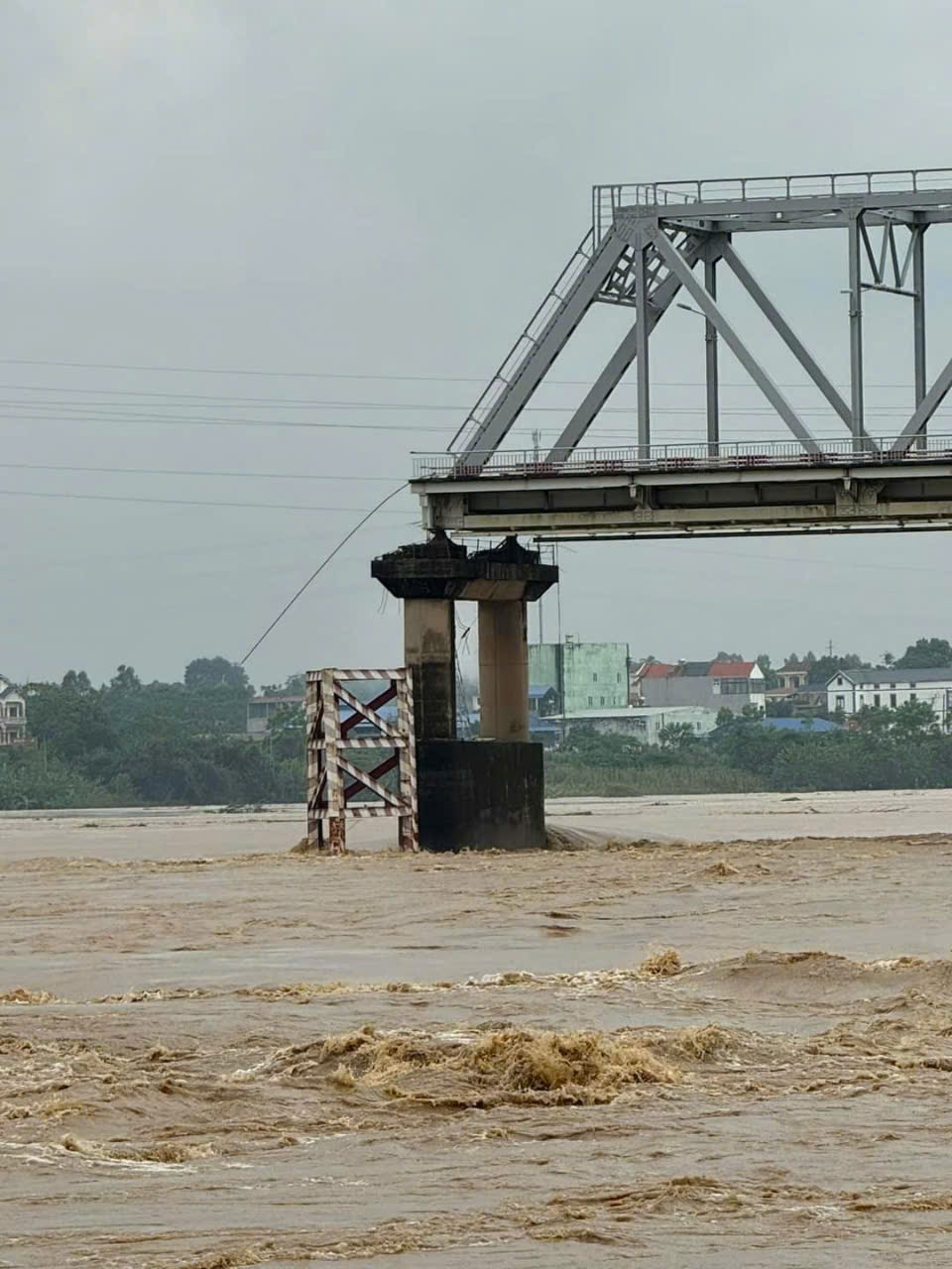 Phú Thọ: Chưa có công nhân nào có tên trong danh sách nạn nhân vụ sập cầu Phong Châu