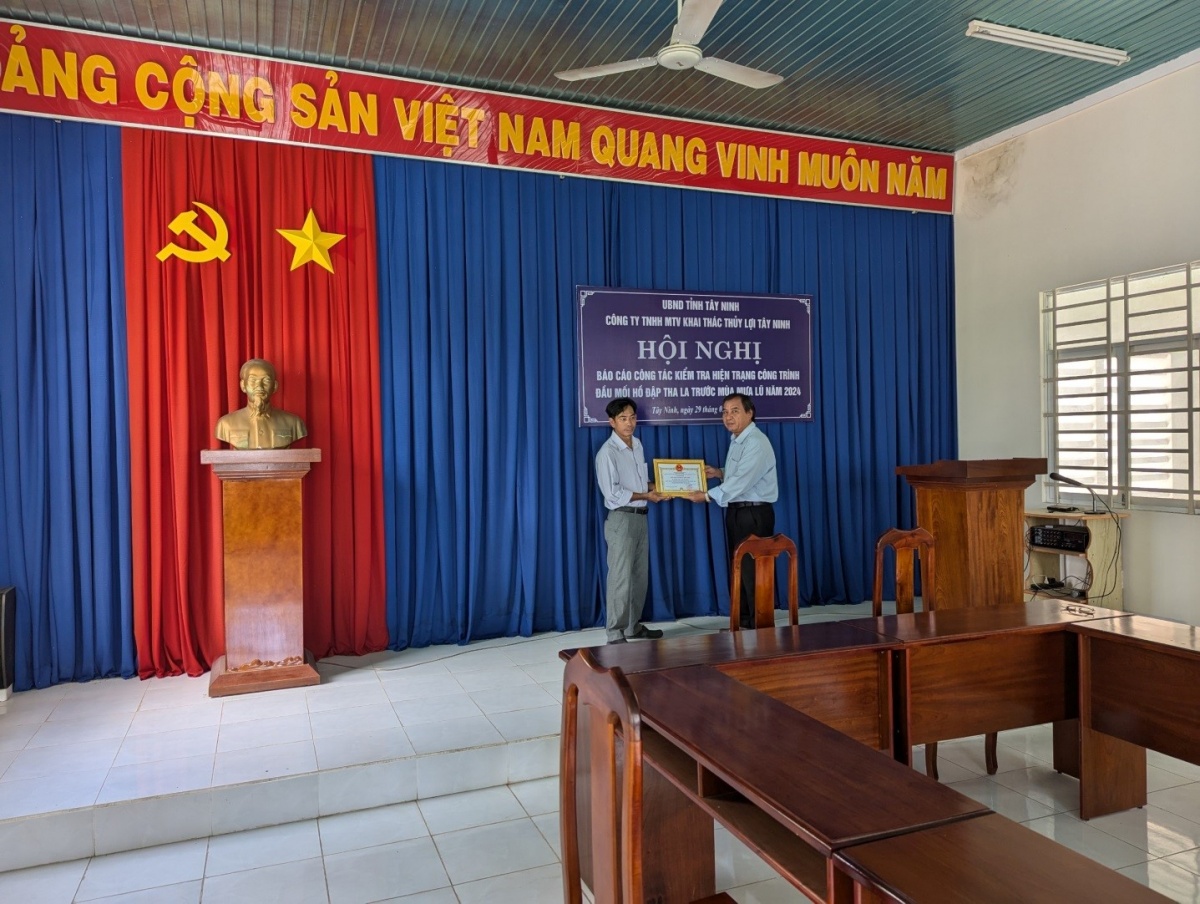 Anh Nguyễn Văn Mẫn - đoàn viên tiêu biểu của Xí nghiệp Thủy lợi Tân Châu