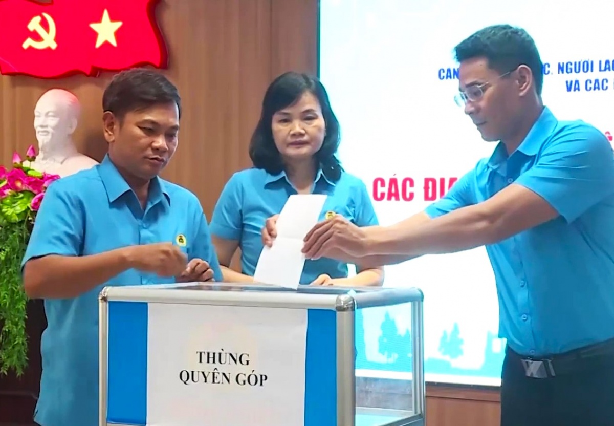 LĐLĐ tỉnh Thừa Thiên Huế phát động hỗ trợ các địa phương thiệt hại do bão số 3 - Yagi LĐLĐ tỉnh Thừa Thiên Huế phát động hỗ trợ các địa phương thiệt hại do bão số 3 - Yagi