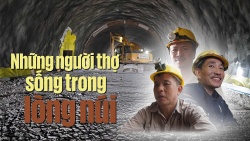Những người thợ sống trong lòng núi