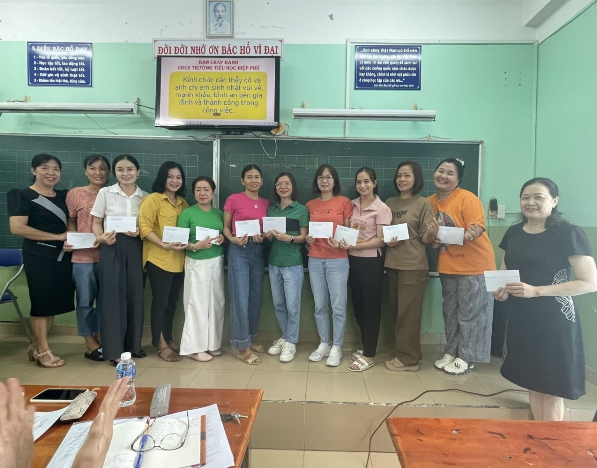 May mắn khi được sống và công tác trong “trường học hạnh phúc” May mắn khi được sống và công tác trong “trường học hạnh phúc”