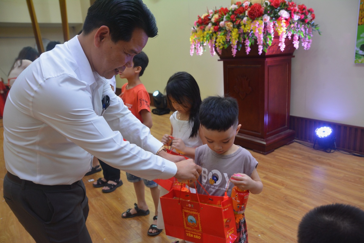 Đà Nẵng: Công đoàn trao 430 suất quà Trung thu cho con đoàn viên khó khăn Đà Nẵng: Công đoàn trao 430 suất quà Trung thu cho con đoàn viên khó khăn