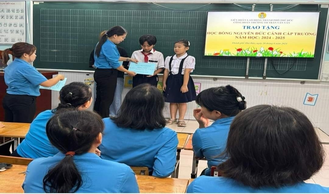 Công đoàn Trường Tiểu học Trần Văn Vân - những trái tim rực lửa yêu thương