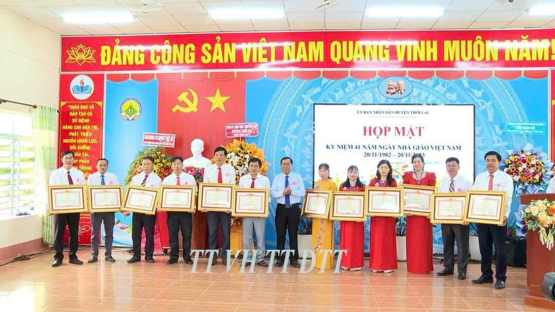 Cô Huỳnh Kim Diệu - người “truyền lửa” nhiệt huyết của Công đoàn Trường THCS Đông Thuận Cô Huỳnh Kim Diệu - người “truyền lửa” nhiệt huyết của Công đoàn Trường THCS Đông Thuận