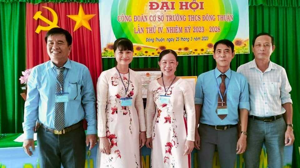 Cô Huỳnh Kim Diệu - người “truyền lửa” nhiệt huyết của Công đoàn Trường THCS Đông Thuận Cô Huỳnh Kim Diệu - người “truyền lửa” nhiệt huyết của Công đoàn Trường THCS Đông Thuận