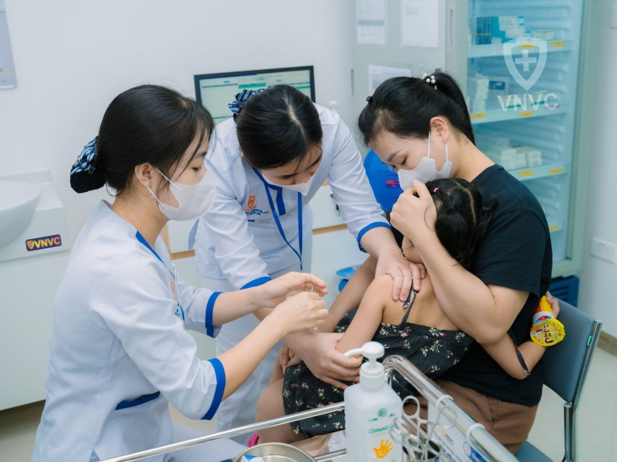 VNVC chủ lực tiêm vắc xin an toàn trong chiến dịch bao phủ vắc xin sởi tại TP.HCM VNVC chủ lực tiêm vắc xin an toàn trong chiến dịch bao phủ vắc xin sởi tại TP.HCM