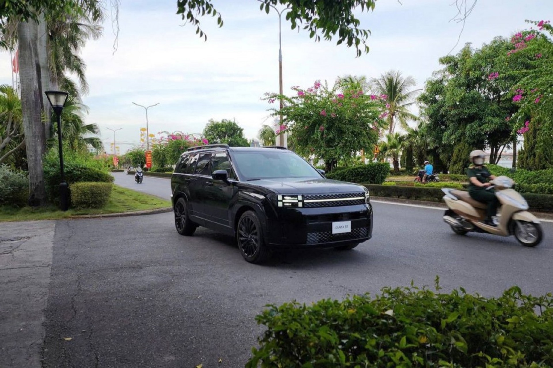 Không như lời đồn, Hyundai Santa Fe 2024 sắp ra mắt Việt Nam không có bản hybrid Không như lời đồn, Hyundai Santa Fe 2024 sắp ra mắt Việt Nam không có bản hybrid