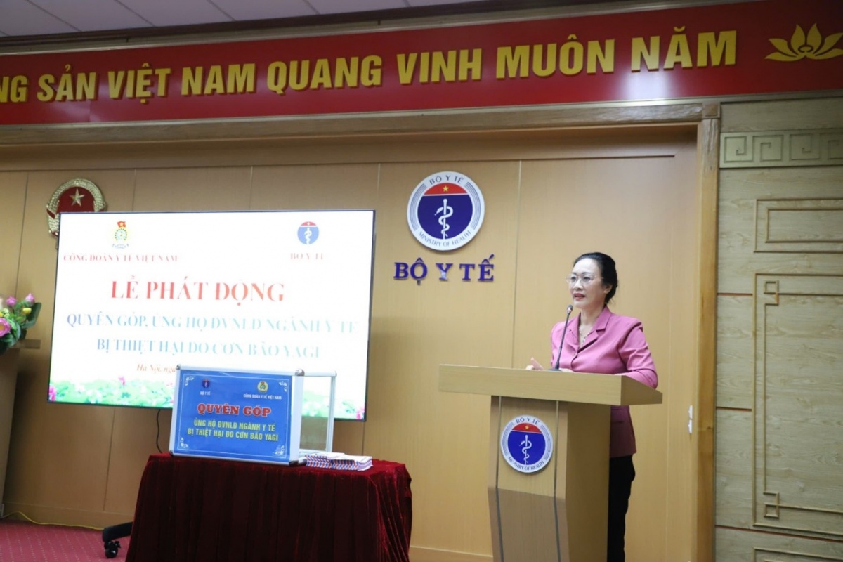 Ngành Y tế sát cánh cùng đồng bào vùng lũ: Không thu viện phí, chăm sóc sức khỏe tận tình