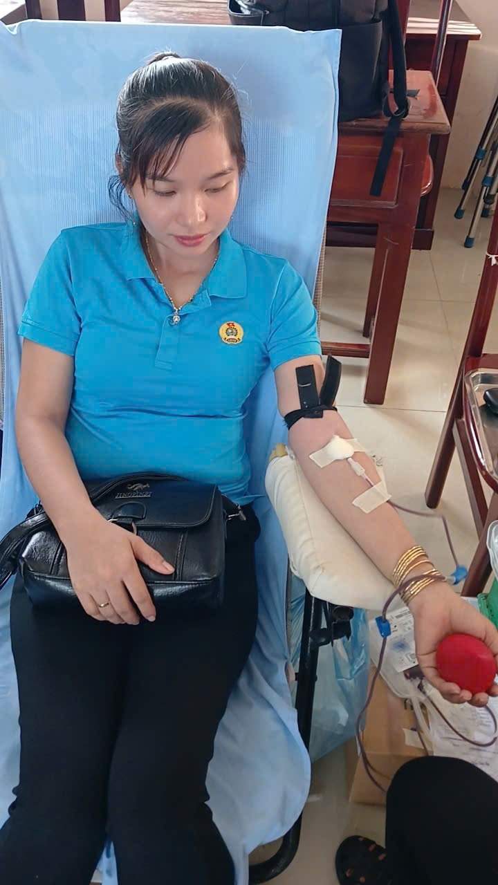 Cô giáo Trần Thị Thúy Ái - Chủ tịch Công đoàn đầy tâm huyết, “giỏi việc nước, đảm việc nhà” Cô giáo Trần Thị Thúy Ái - Chủ tịch Công đoàn đầy tâm huyết, “giỏi việc nước, đảm việc nhà”