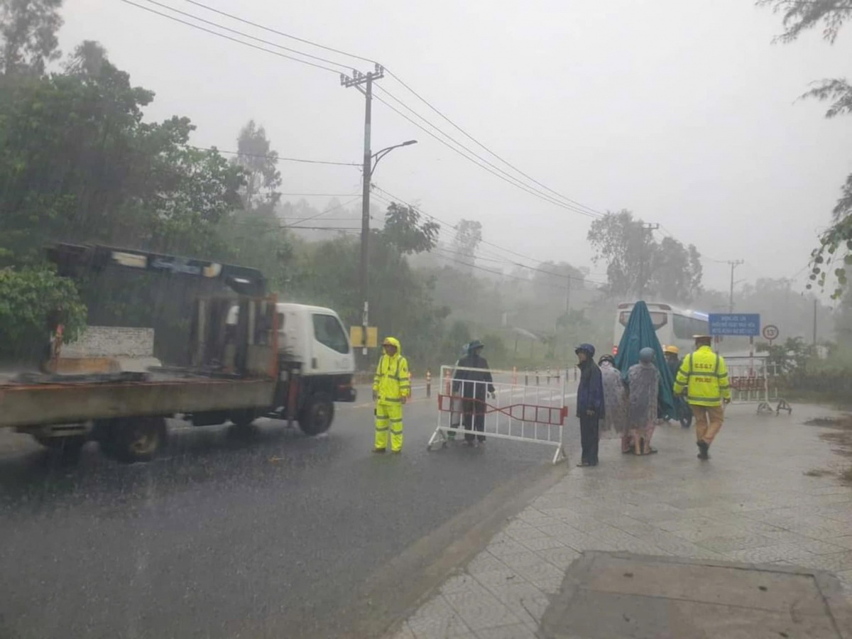 Đà Nẵng mưa gây ngập, Công đoàn khuyến cáo đoàn viên đi làm đảm bảo an toàn