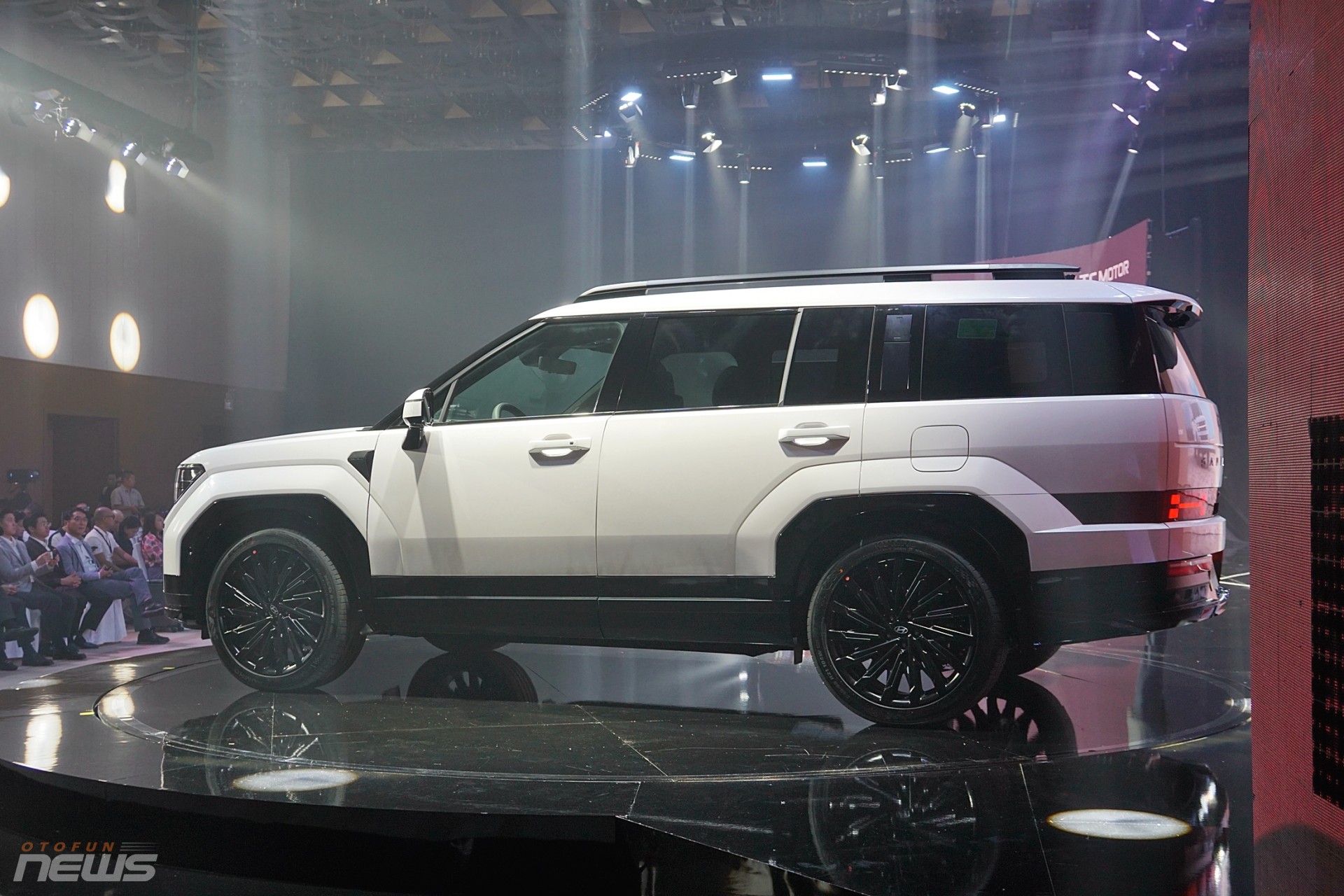 Hyundai SantaFe 2024 ra mắt với 5 phiên bản, giá từ 1,069 tỷ đồng Hyundai SantaFe 2024 ra mắt với 5 phiên bản, giá từ 1,069 tỷ đồng