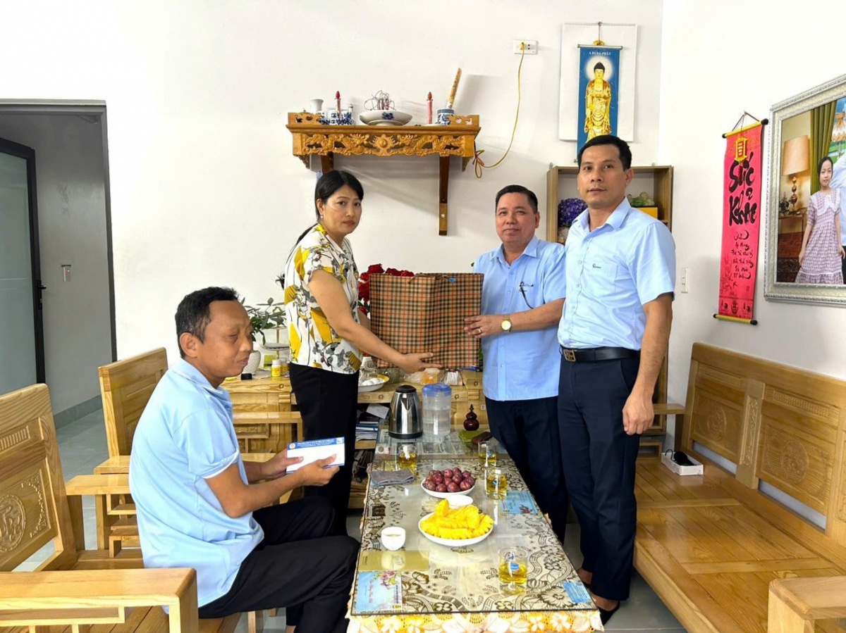 “Công đoàn Công ty CP Nước sạch Quảng Ninh chính là điểm tựa của em…” “Công đoàn Công ty CP Nước sạch Quảng Ninh chính là điểm tựa của em…”