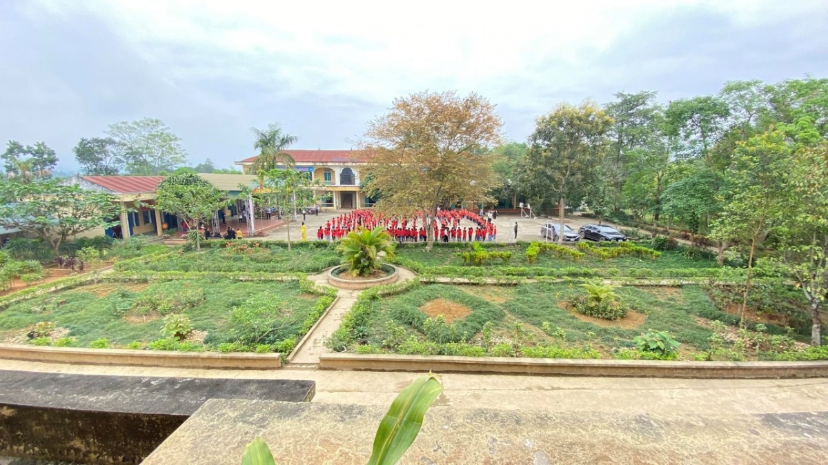 Ghi chép về một thầy giáo - Chủ tịch Công đoàn gương mẫu, tận tụy