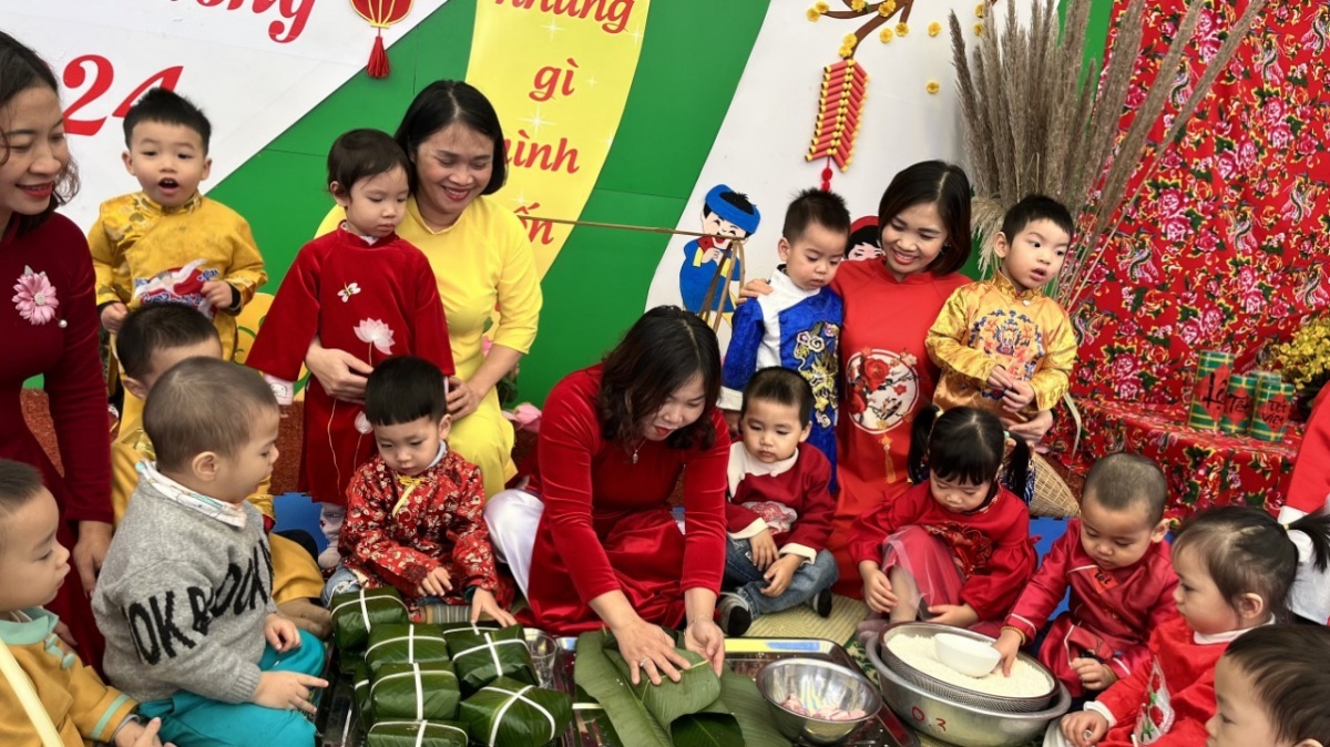 Cô giáo mầm non Nguyễn Thị Thúy yêu trẻ như con mình