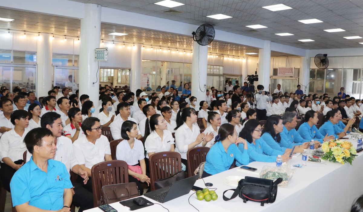 Tín dụng ưu đãi giúp công nhân tránh bẫy “tín dụng đen”