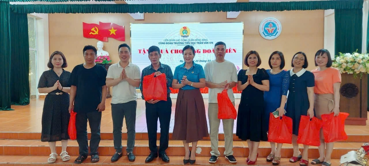 Cô Lê Thị Thanh Hảo - Chủ tịch Công đoàn hết lòng vì giáo viên