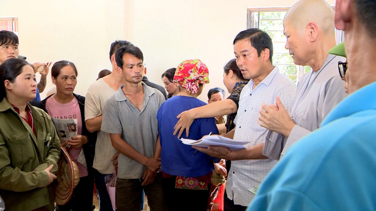 Ngọc trong lũ Ngọc trong lũ