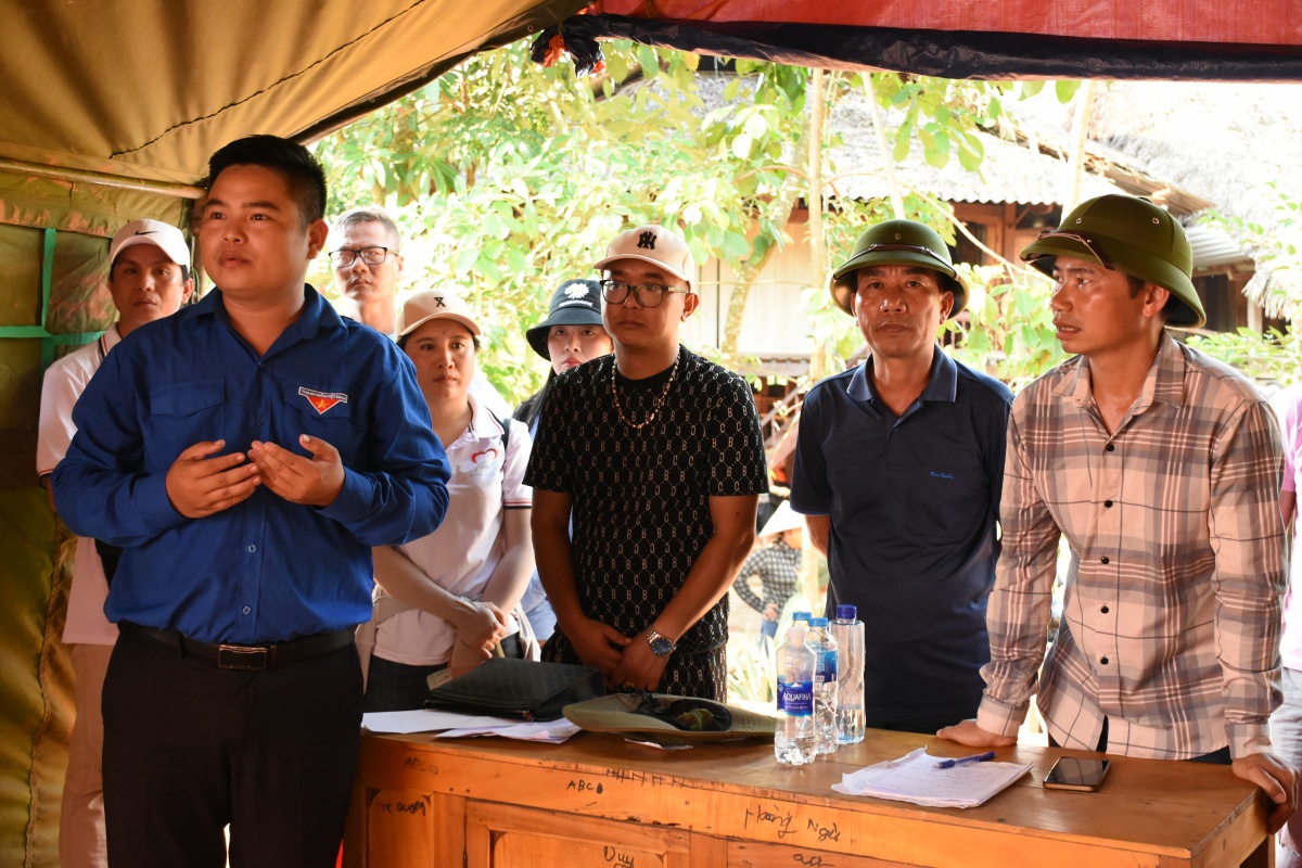 Ngọc trong lũ Ngọc trong lũ