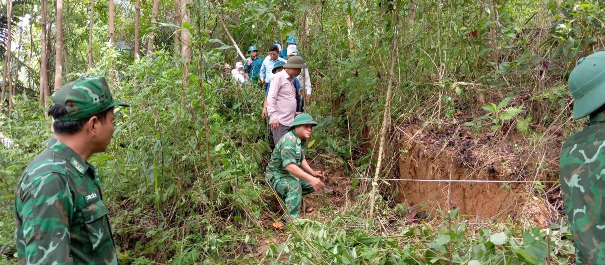 Quảng Nam: Khẩn cấp di dời, ổn định đời sống người dân ở hai huyện sạt lở núi Quảng Nam: Khẩn cấp di dời, ổn định đời sống người dân ở hai huyện sạt lở núi